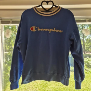 CHAMPION tröja  - Vintage champion tröja i bra skick, storlek S men passar L! 