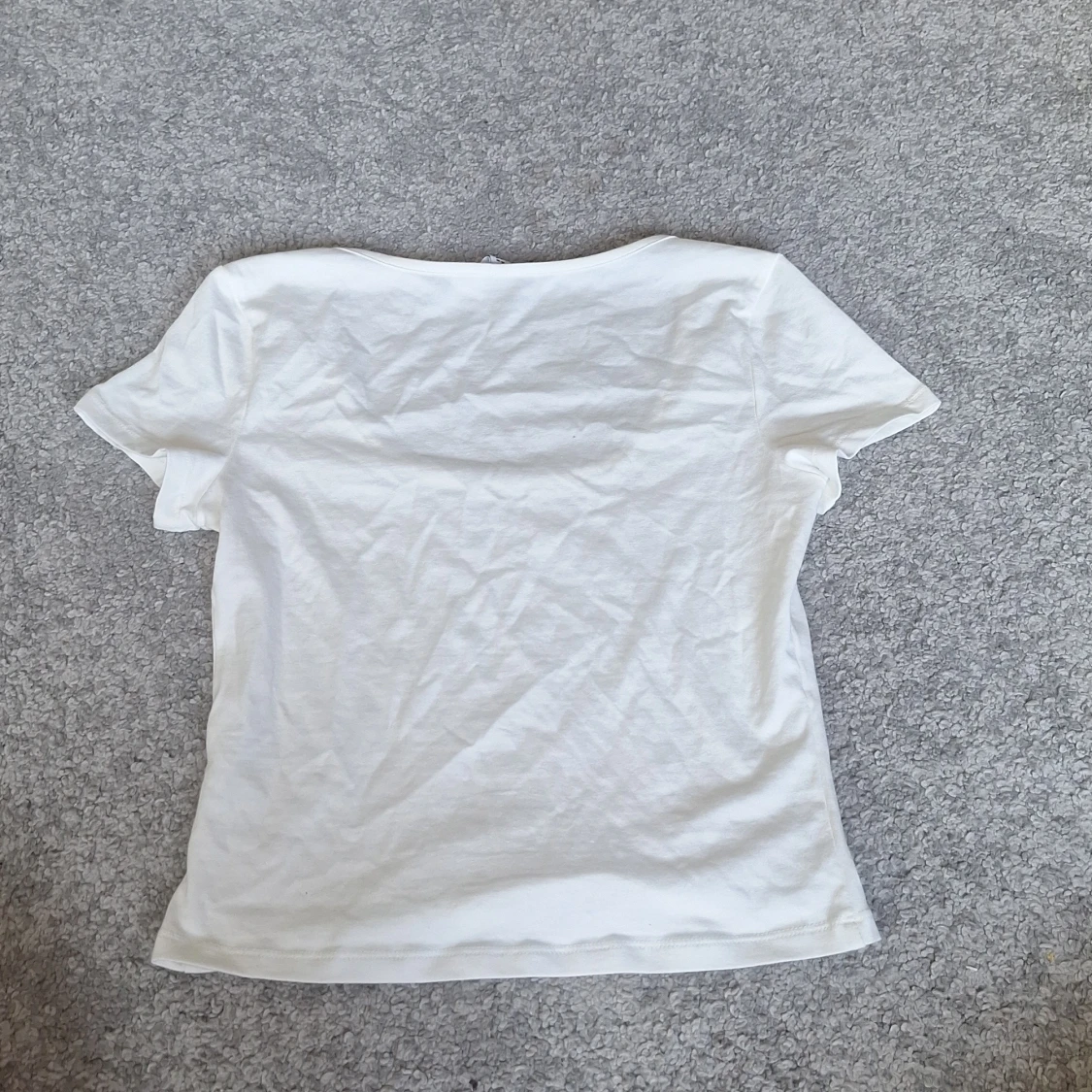 Vit croppad topp från H&M Divided - 2