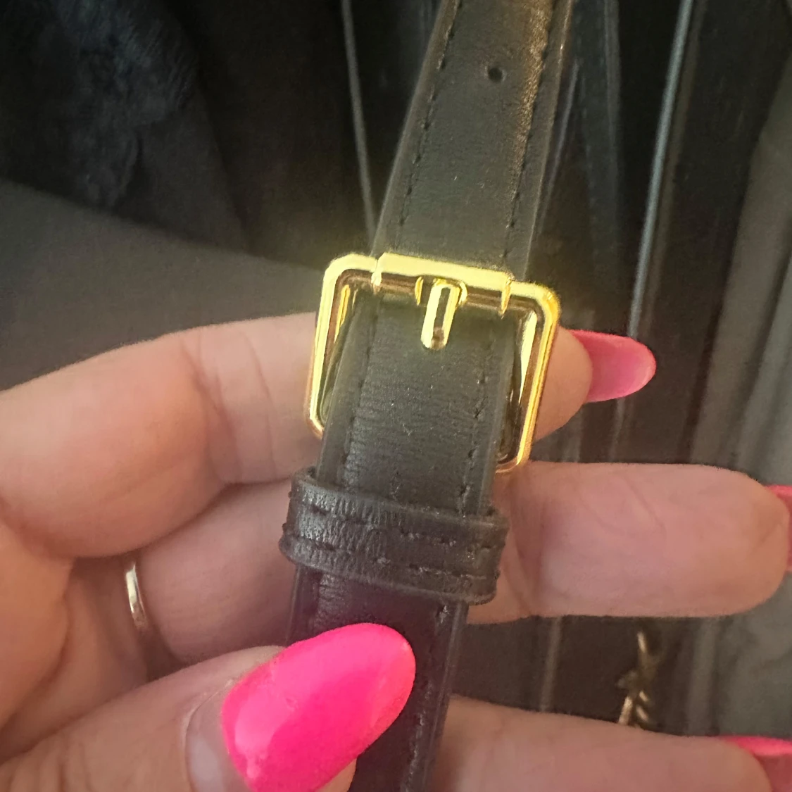 Svart axelväska i skinn - 1