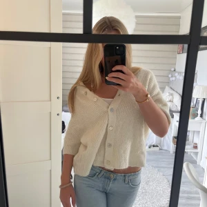 stickad cardigan - snygg stickad cardigan från Gina tricot, i nyskick!