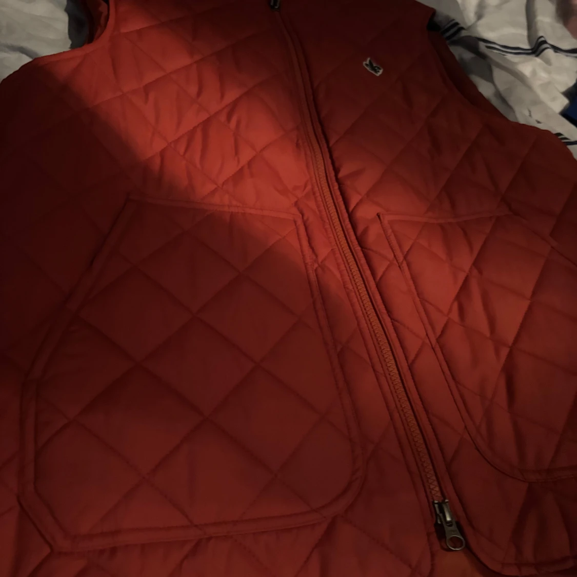 Quiltad orange väst från Morris - 2