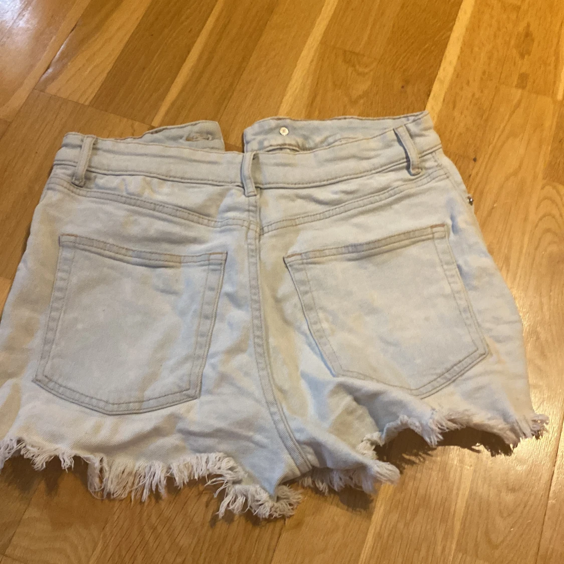 Ljusblå jeansshorts från H&M Divided - 1