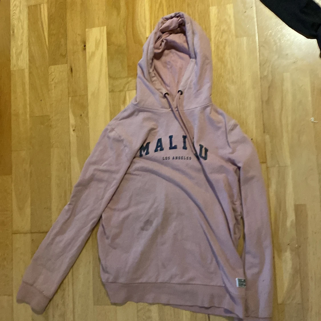 Rosa hoodie Malibu från Denim Factory