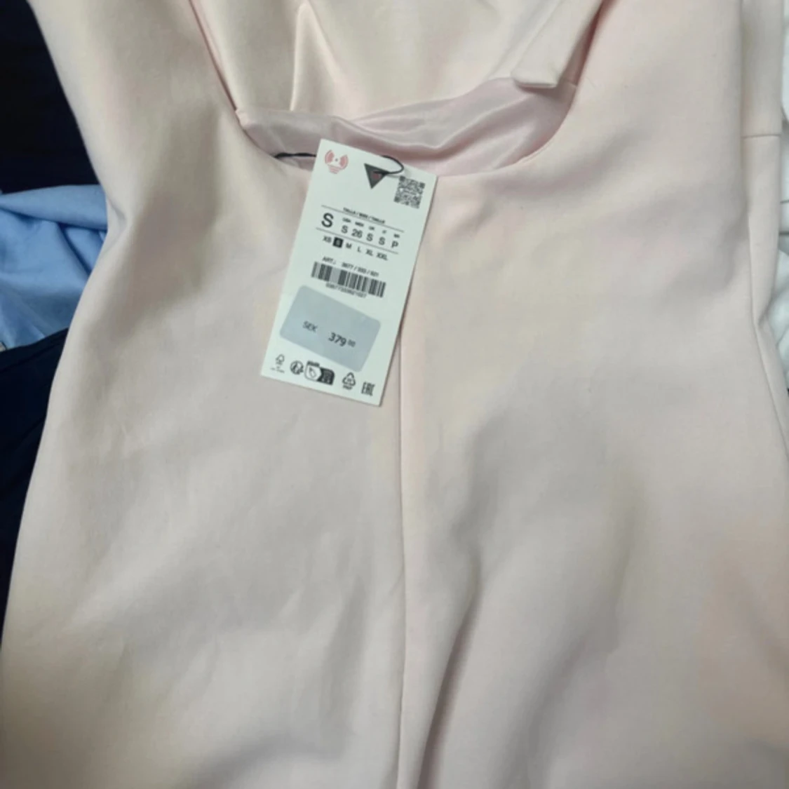 Ljusrosa kort klänning från Zara - 4