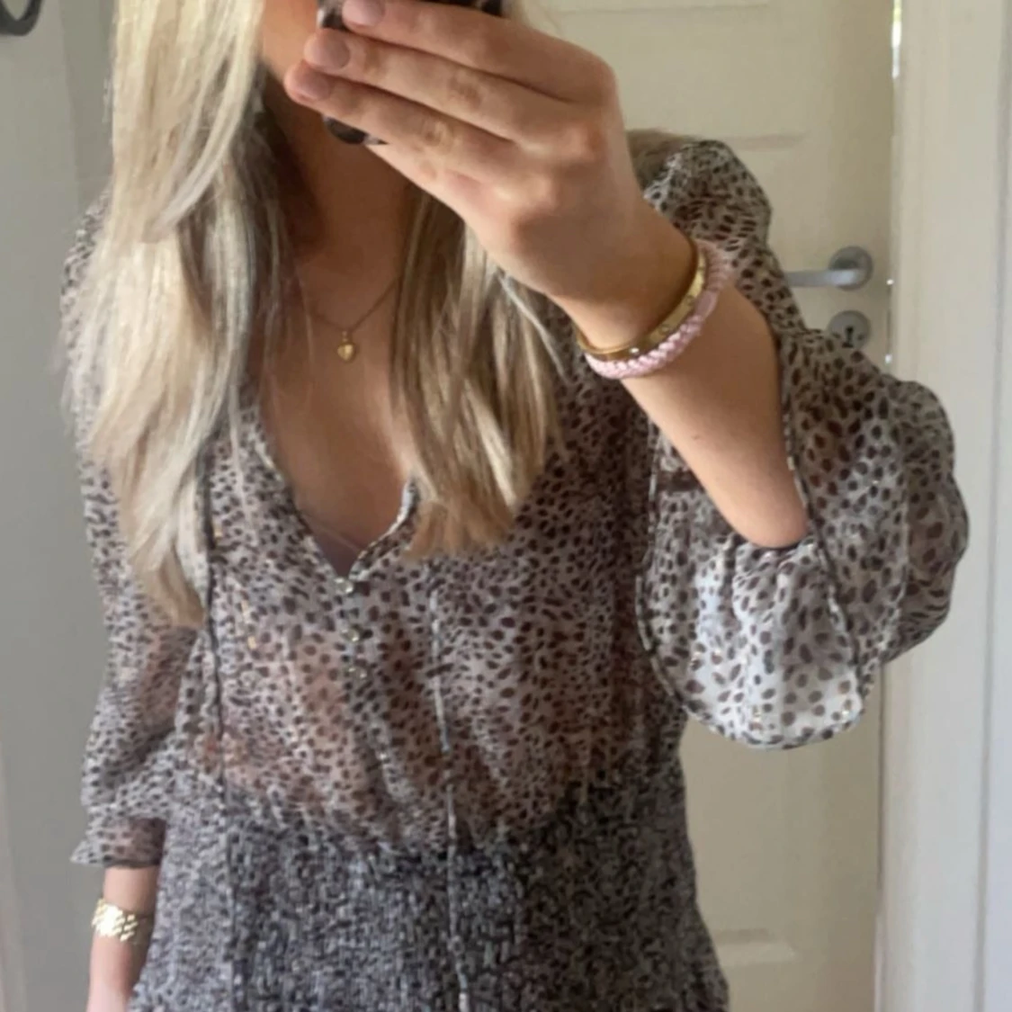 Leopardmönstrad kortklänning med volang - 2