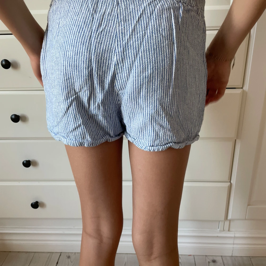 Randiga blåvita shorts från Lindex - 1