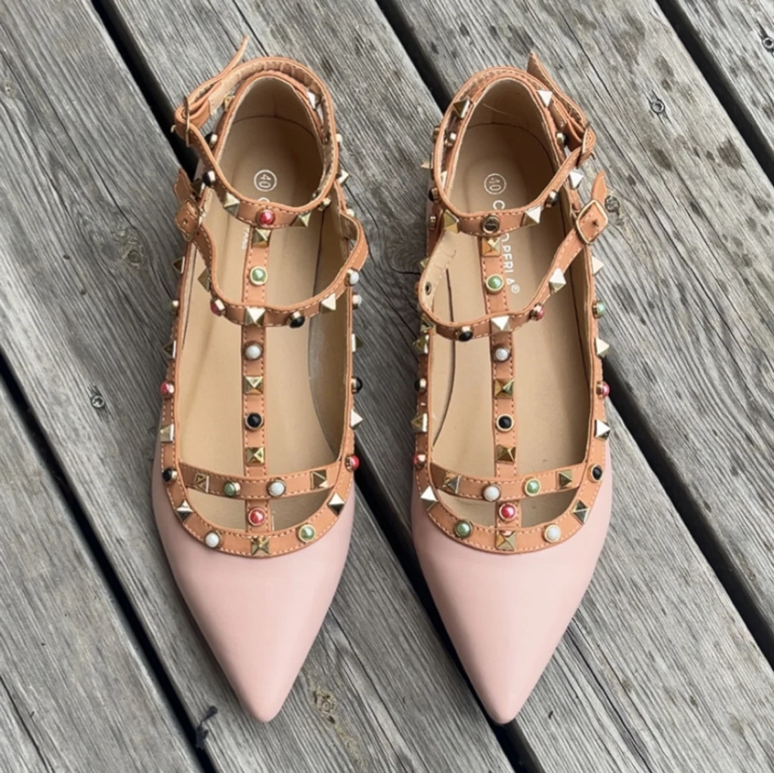 Skor med nitar  - 1