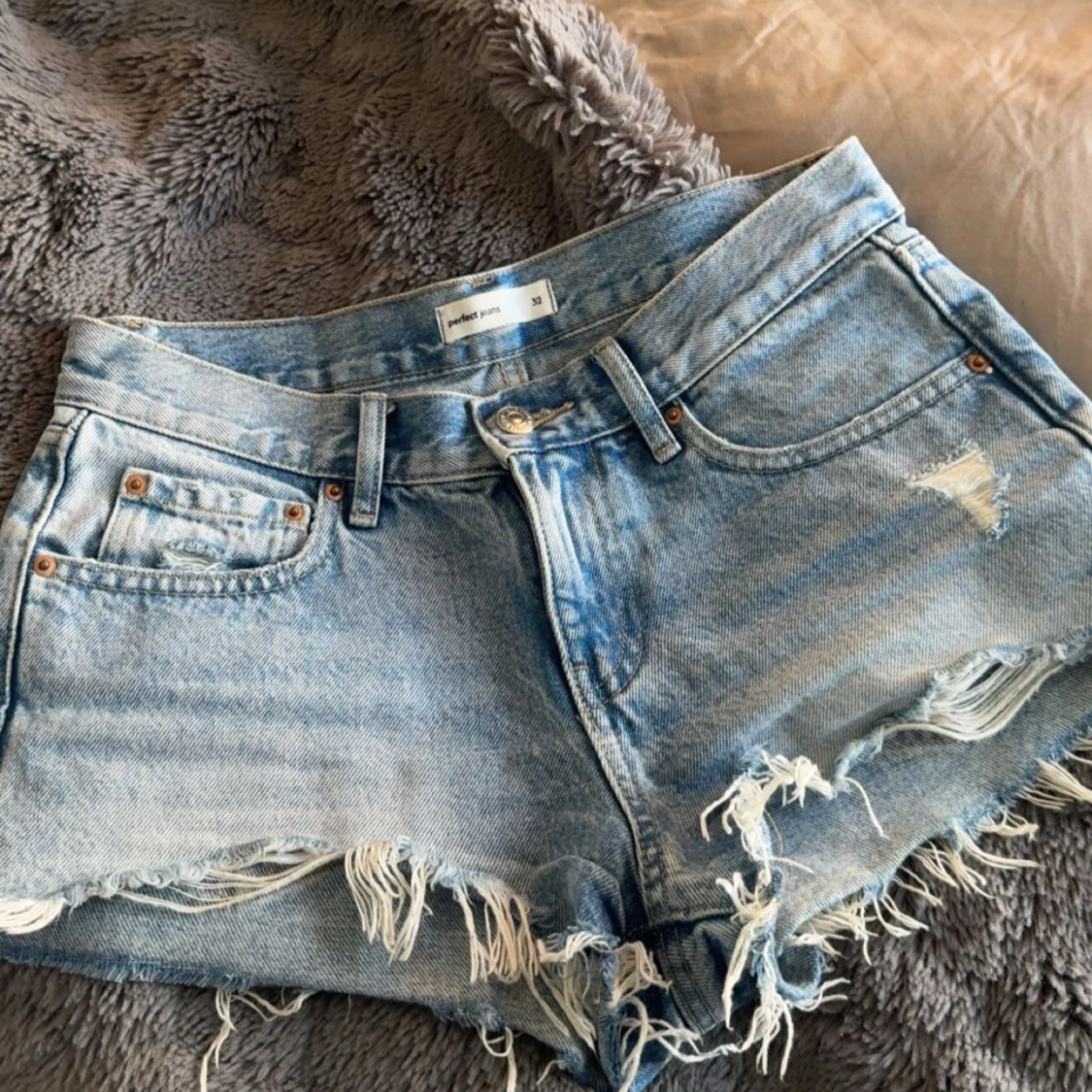 Ljusblå jeansshorts 