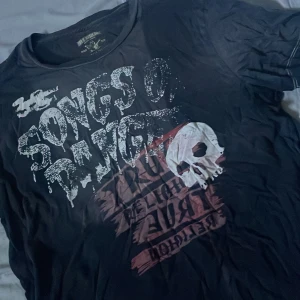 Svart True Religion t-shirt med tryck - crazy True religon tröja med nice svart grå fade🙏