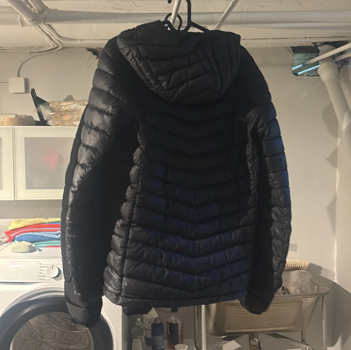 Svart dunjacka Peak Performance - 1