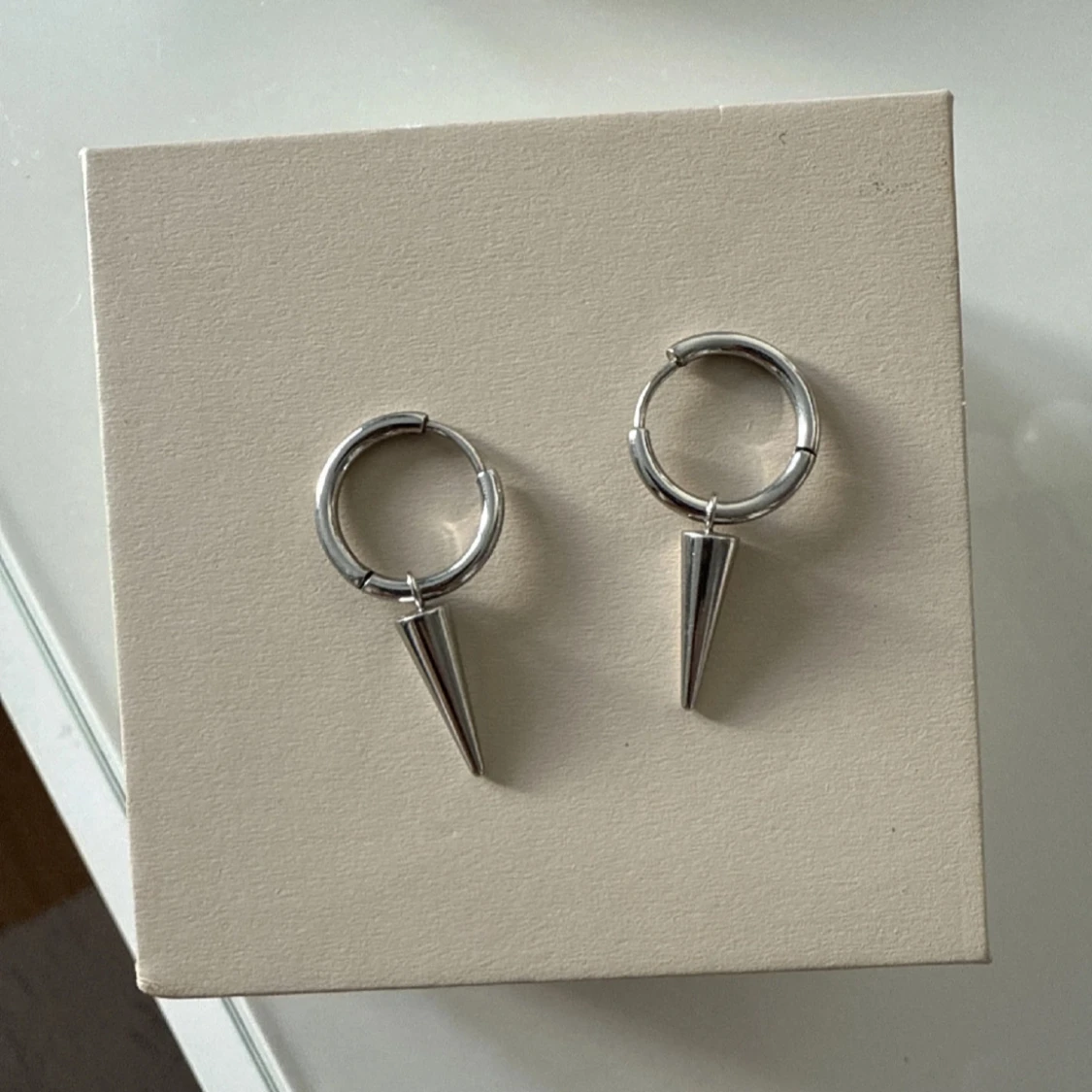 Silvriga örhängen från Edblad - 1