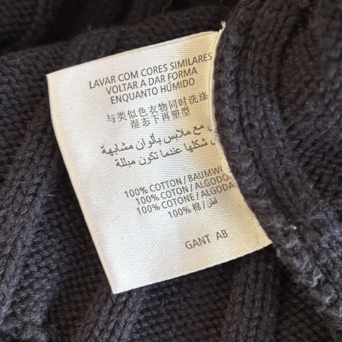 Mörkblå kabelstickad tröja från GANT - 2