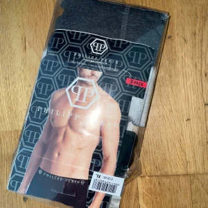 Philipp plein kalsonger strl L - storlek L. 3 pack. Helt nya i paket. Fin replika med grym kvalitet. Pris: 200kr. Först till kvarn