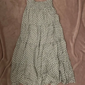 Mönstrad långkjol - Jättefin mönstrad långkjol från H&m. Helt oanvänd!