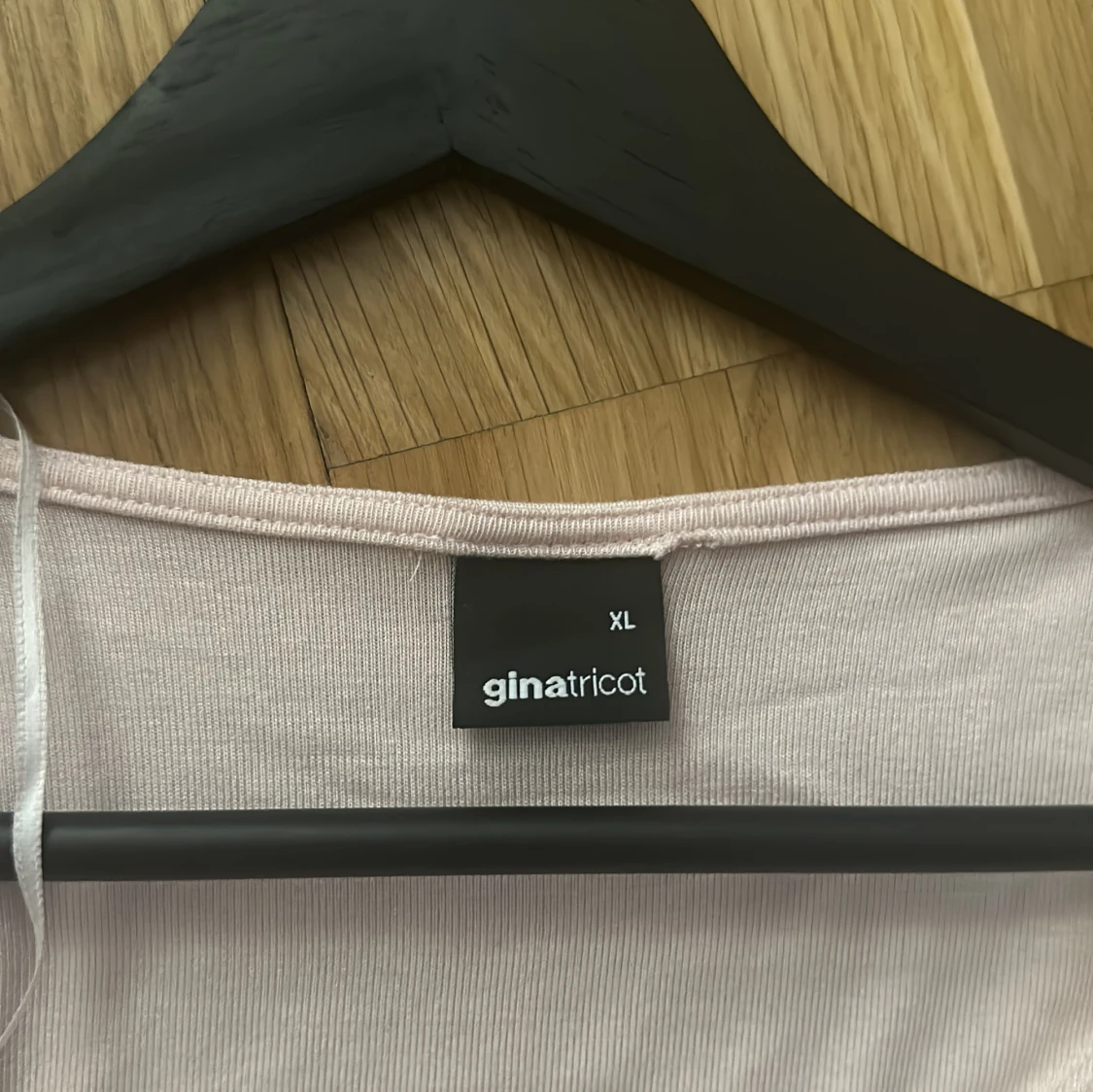 Ljusrosa omlottopp från Gina Tricot - 1