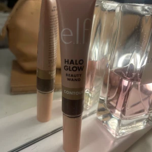 e.l.f Halo Glow Contour Wand - Säljer en e.l.f Halo Glow Beauty Wand i contour-variant.  Använd EN gång 