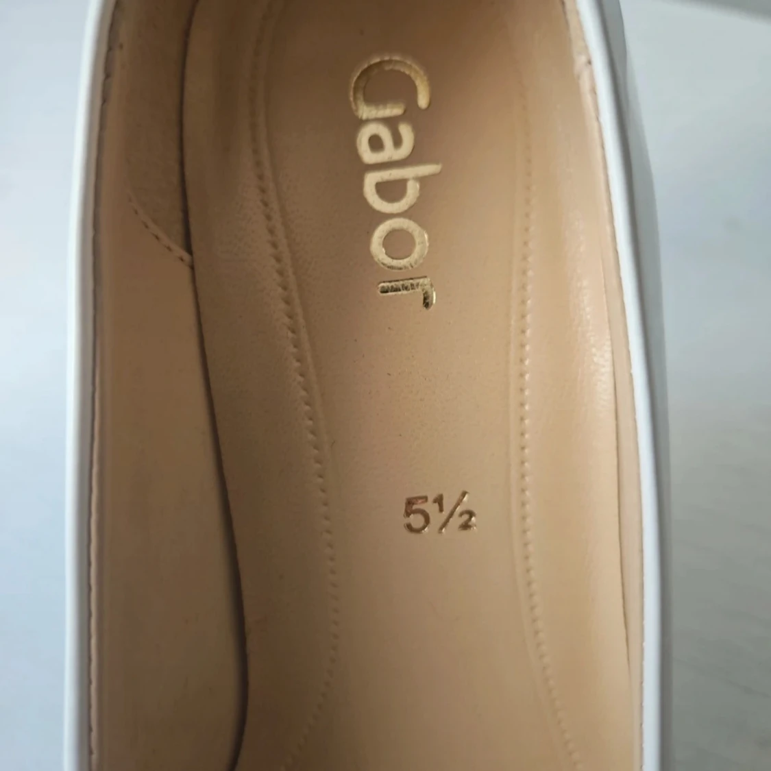 Vita platåpumps i lack från Gabor - 3