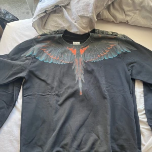Marcelo Burlon - Hej, säljer en fet hoodie. Skriv innan ni köper. Aldrig använd! 