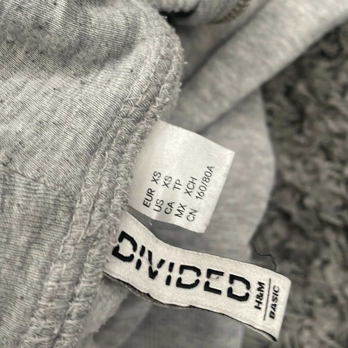 Grå hoodie med dragkedja från H&M Divided - 2