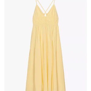 Rosa klänning  - Säljer denna fina klänning från Zara fast i ljusrosa , endast använd en gång