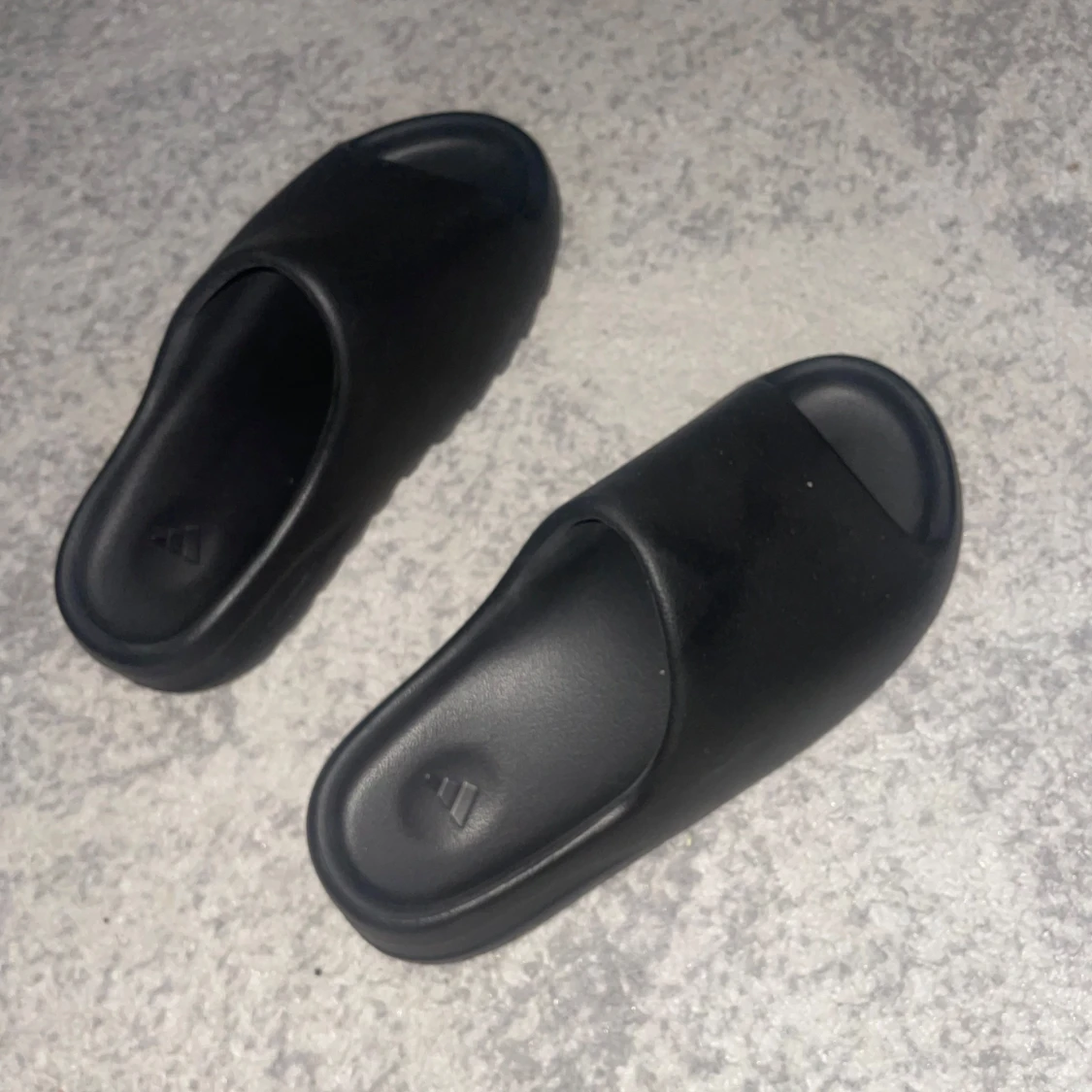 Yeezy slides - 2