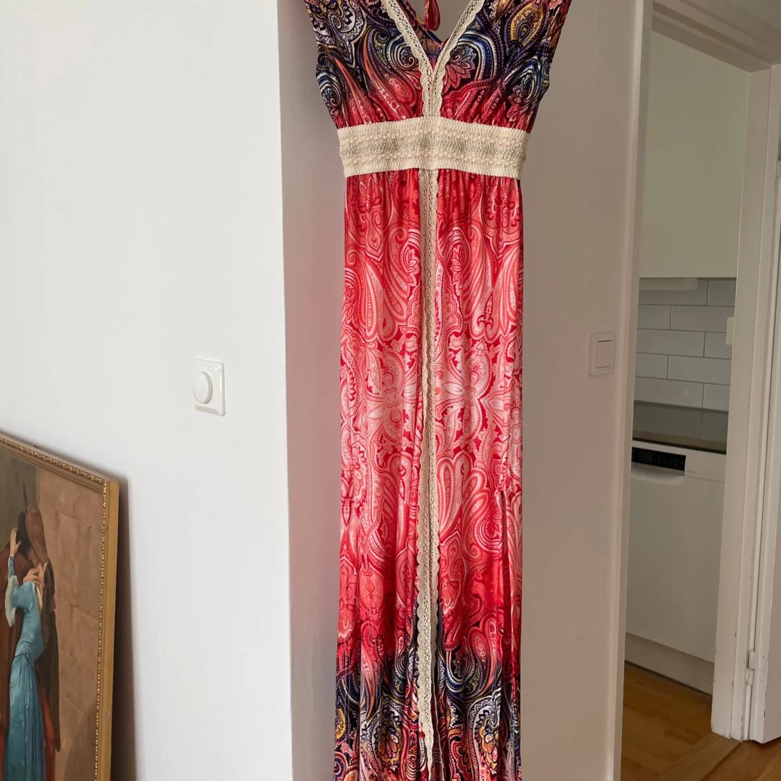 Paisleymönstrad långklänning med spets