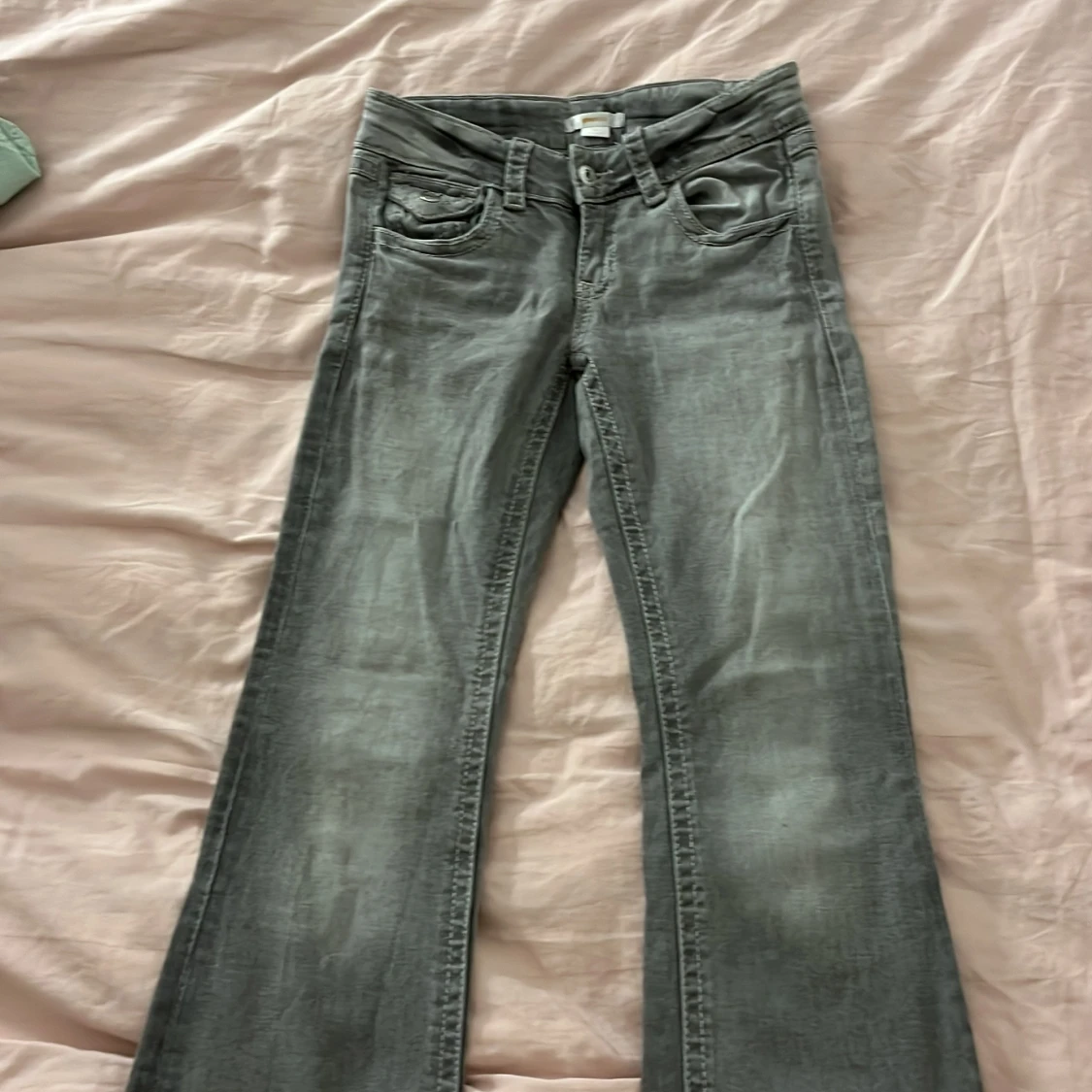 Gråa bootcut jeans💕 - 1