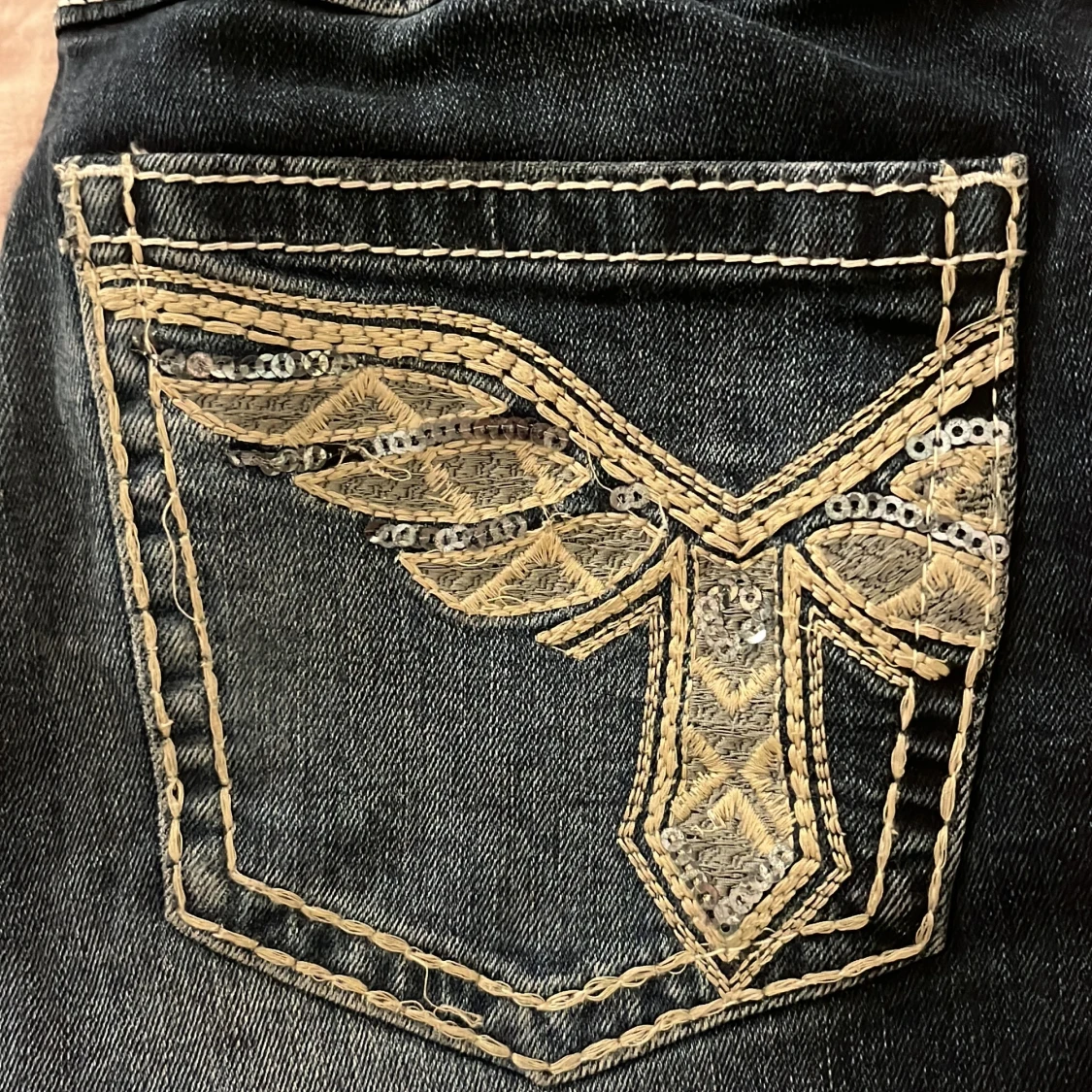 Mörkblåa bootcut jeans💕 - 4