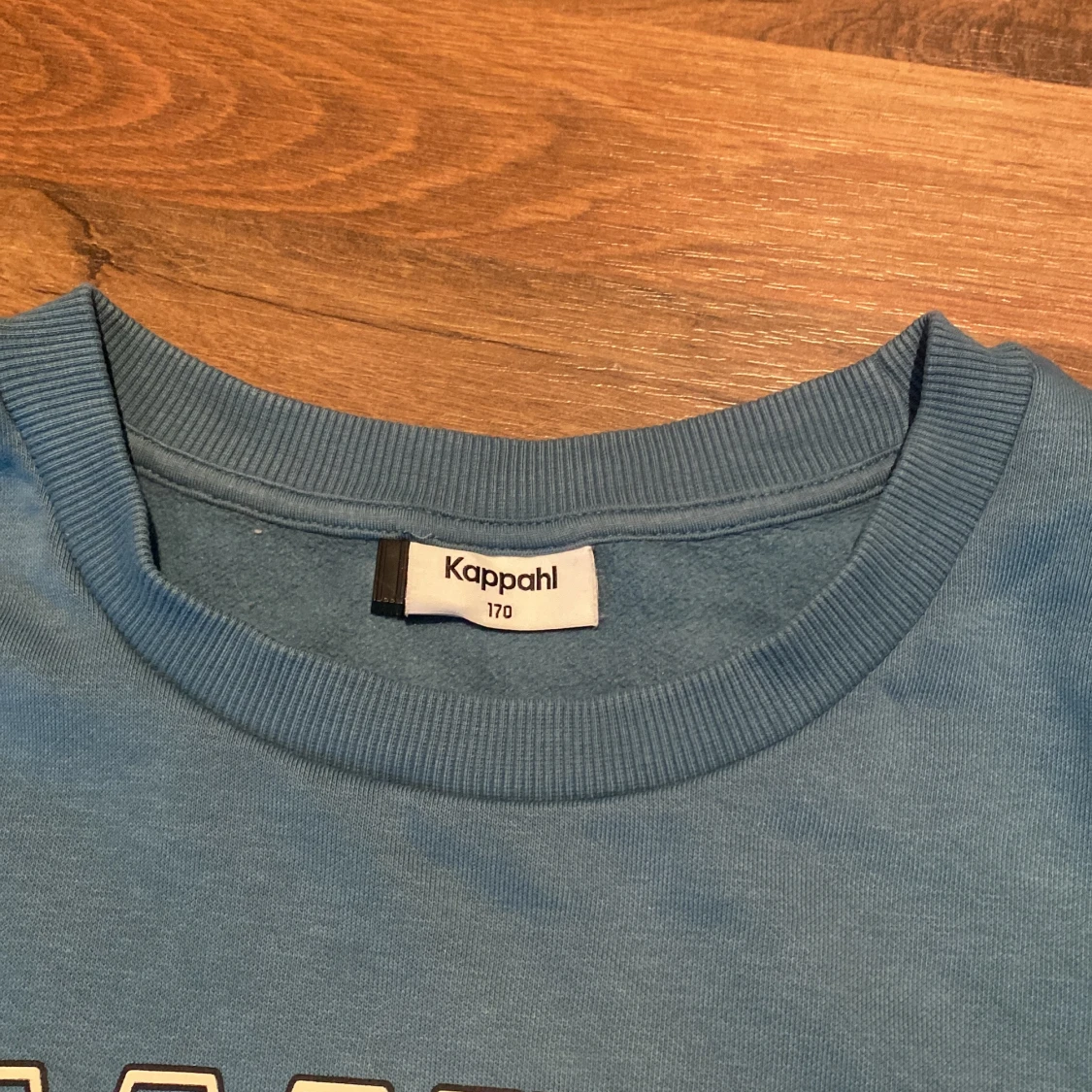 Blå Brooklyn tröja från Kappahl - 2