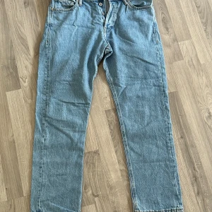 Jack and Jones Jeans - Här säljer jag ett par jack and Jones jeans i modellen relaxed med bra skick. Hör av vid funderingar
