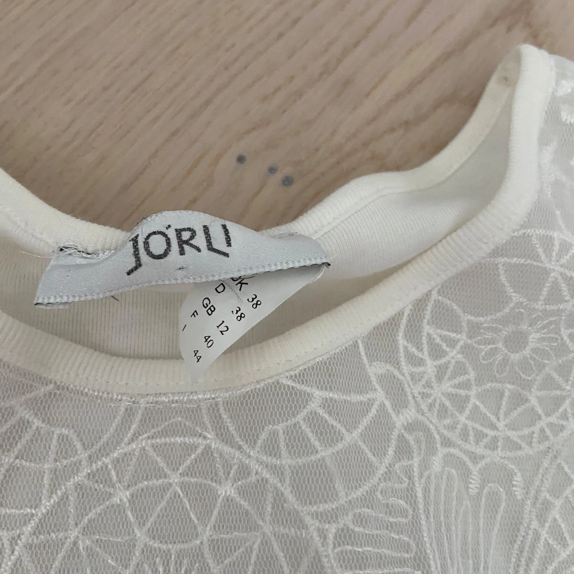 Vit blus med spets från Jorli - 1