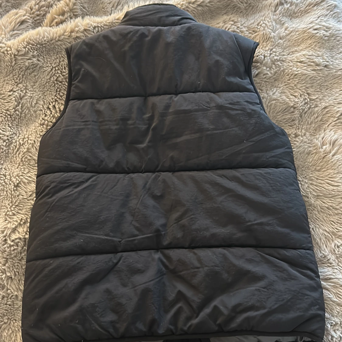 Svart dunväst från Lyle & Scott - 1