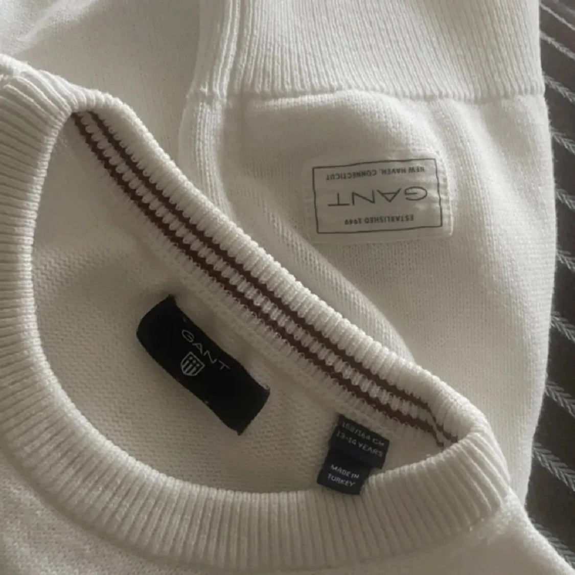 Vit stickad tröja med G från GANT - 2