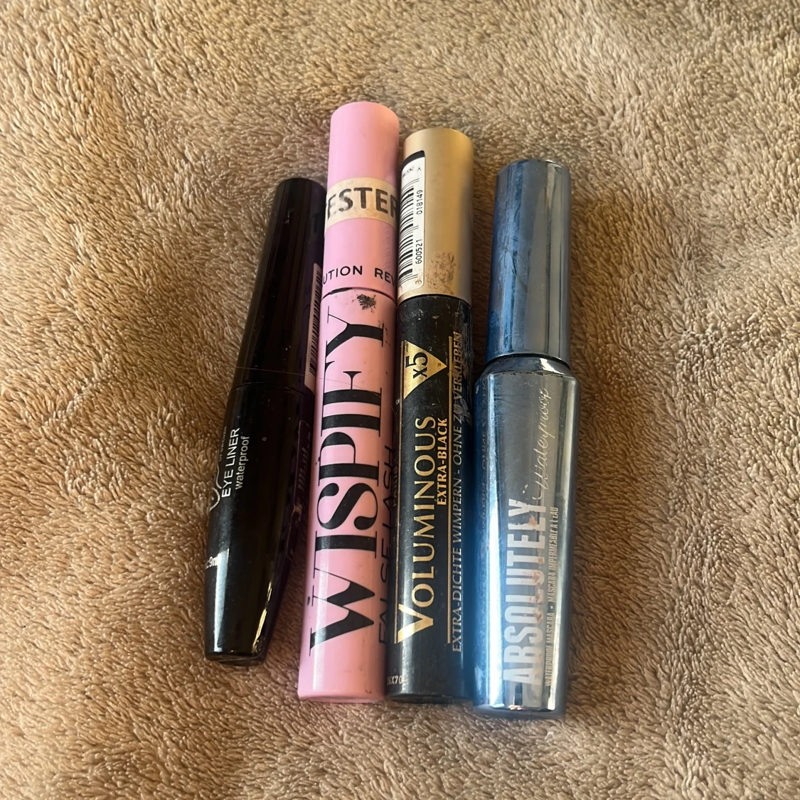 Fyra mascaror och eyeliner