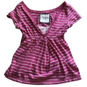 Babydoll topp Abercrombie & Fitch - Rare babydoll topp från Abercrombie & Fitch. Vit spets ingår ej