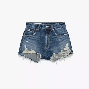 Jeans shorts  - Helt nya denim shorts från Zara, lappen kvar och helt oanvända. Storlek 36 men passar även bra mig som kan ha storlek 32-36 