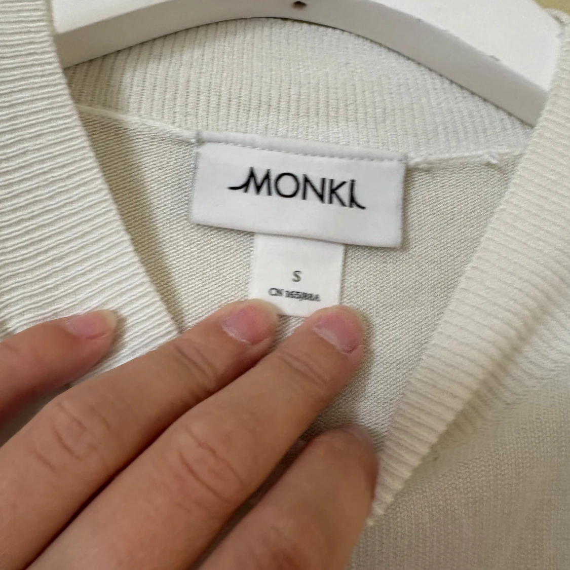 Vit polotröja från Monki - 1