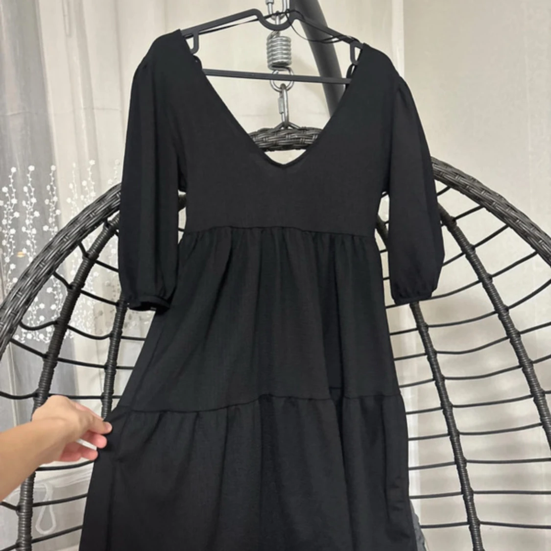 Svart klänning med v-ringning från 157