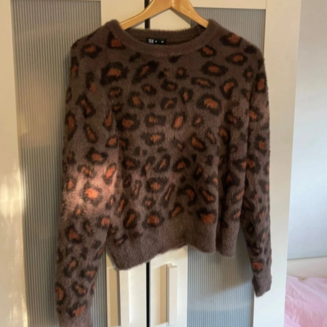 Brun leopardtröja från TEX