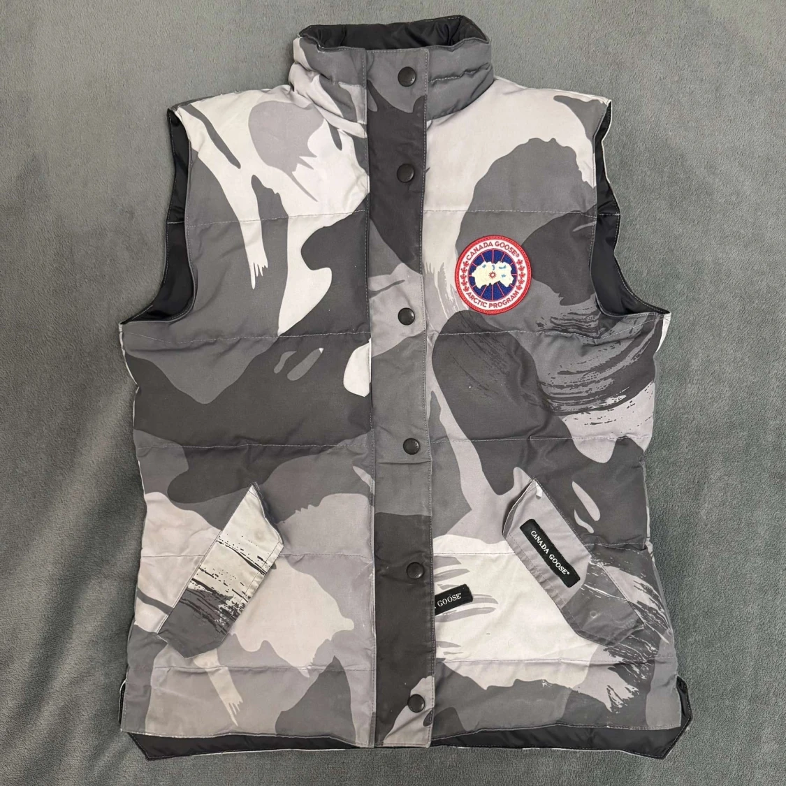 Canada goose väst grey camo
