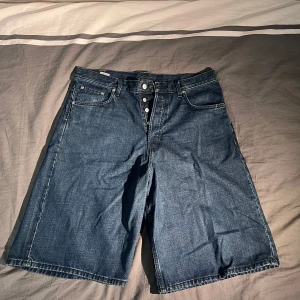 Weekday Astro Jorts W34 - Mycket bra skick.