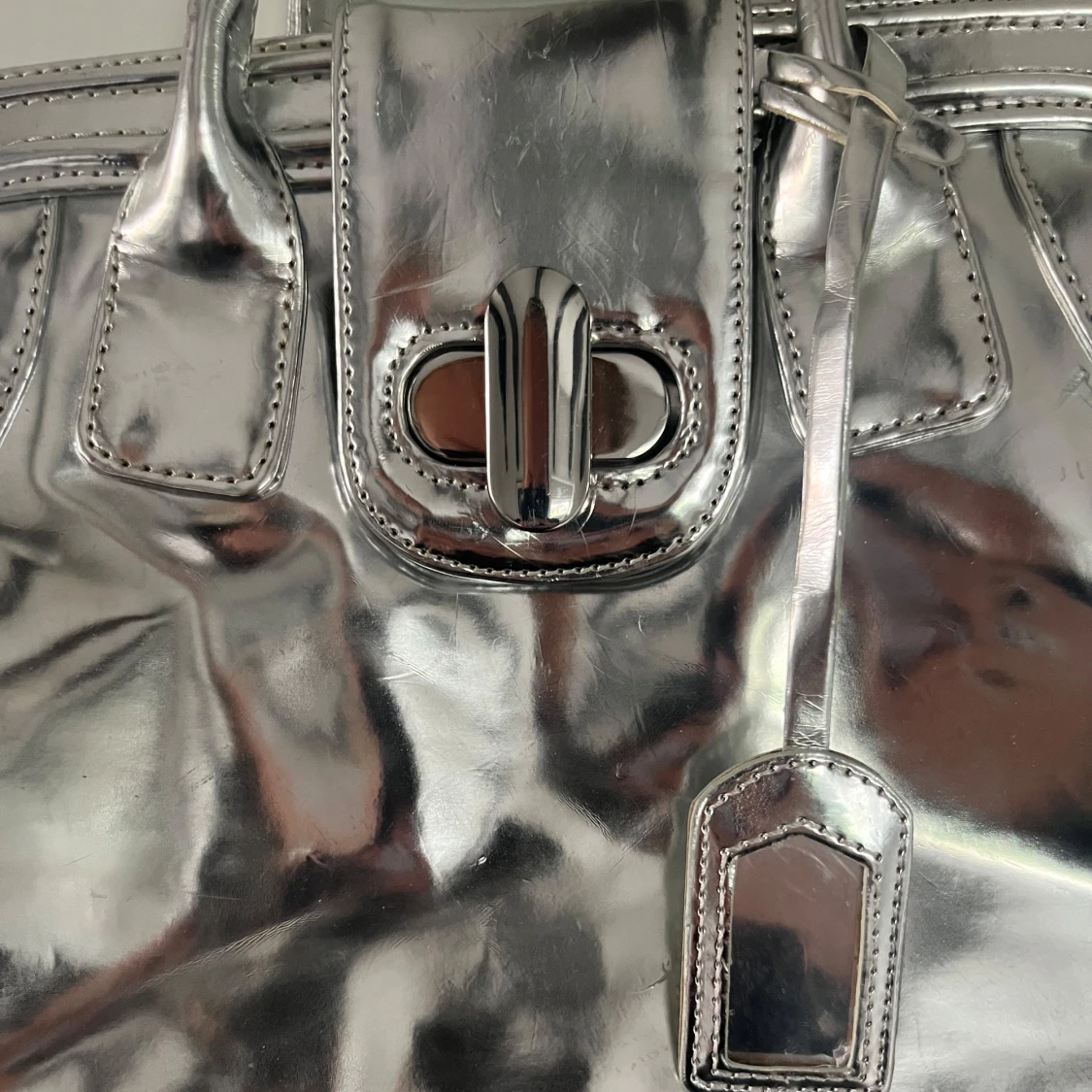 Silvrig axelväska  - 2