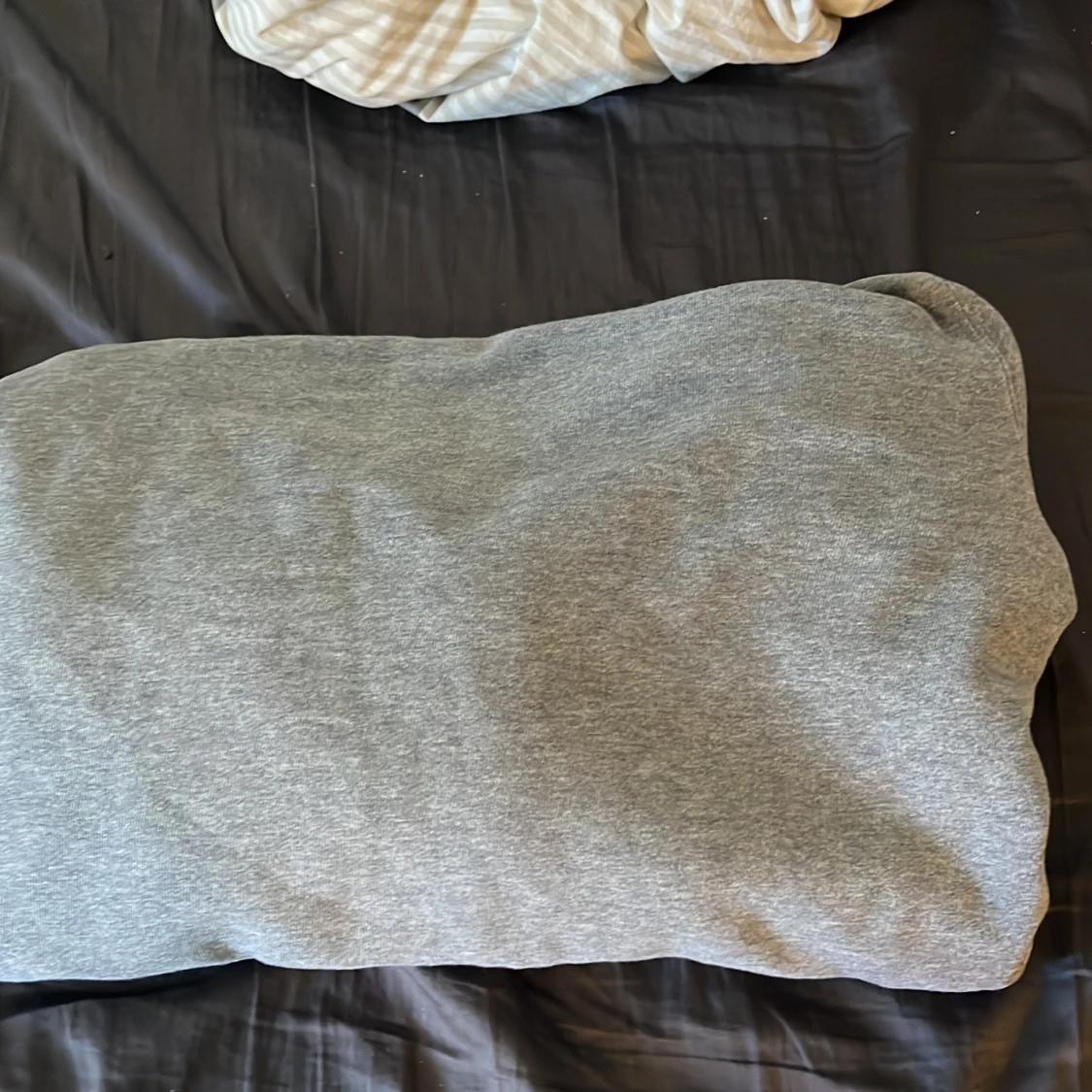 Grå hoodie från Lyle & Scott - 3