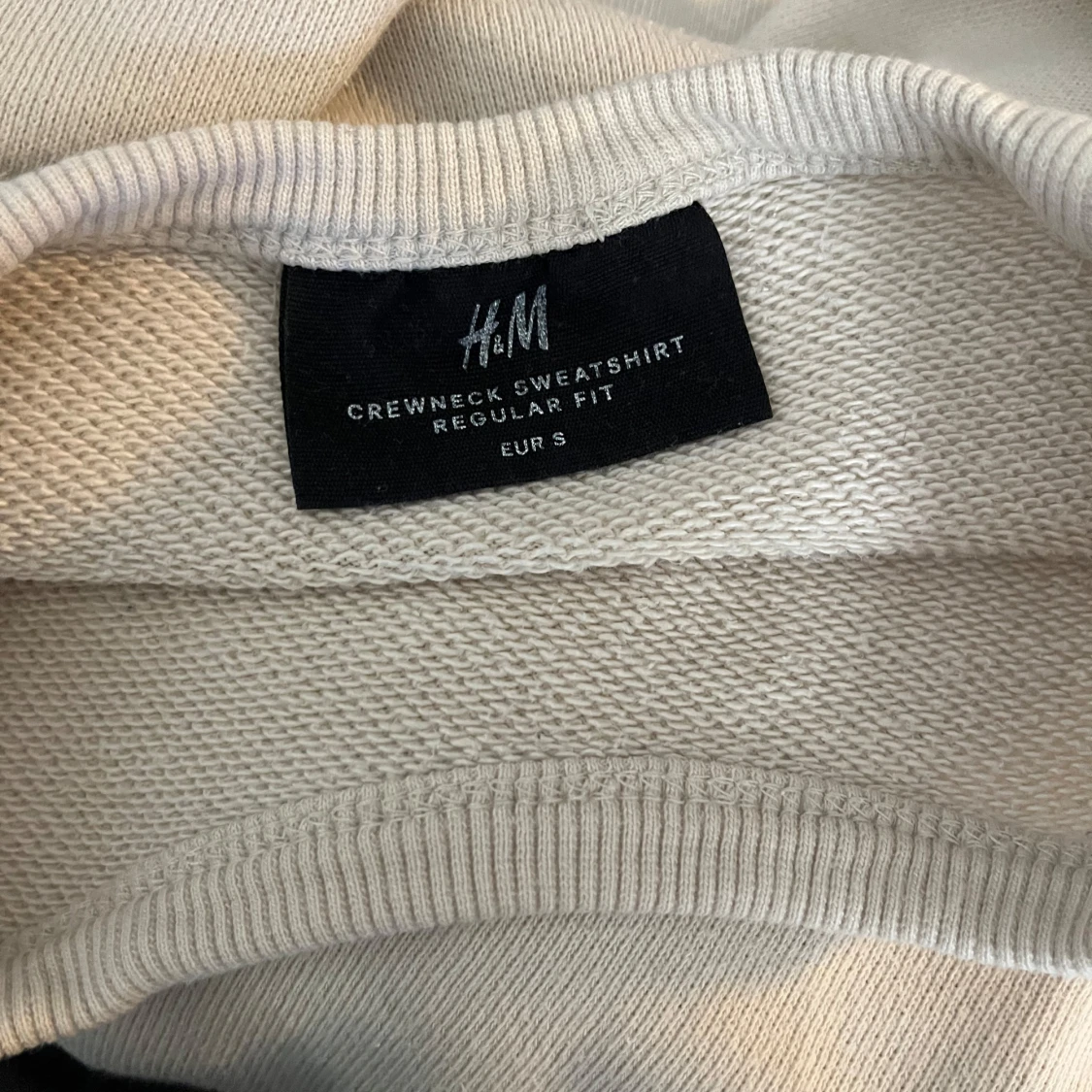 Beige crewneck sweatshirt från H&M - 1