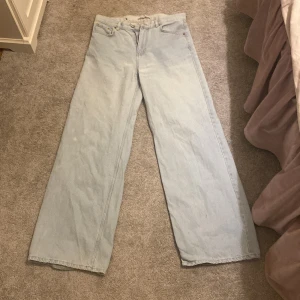 Junkyard jeans  - Jeans från Junkyard wide leg  dom är storlek w31 skulle säga att dom sitter bra på någon som har medium i byxor