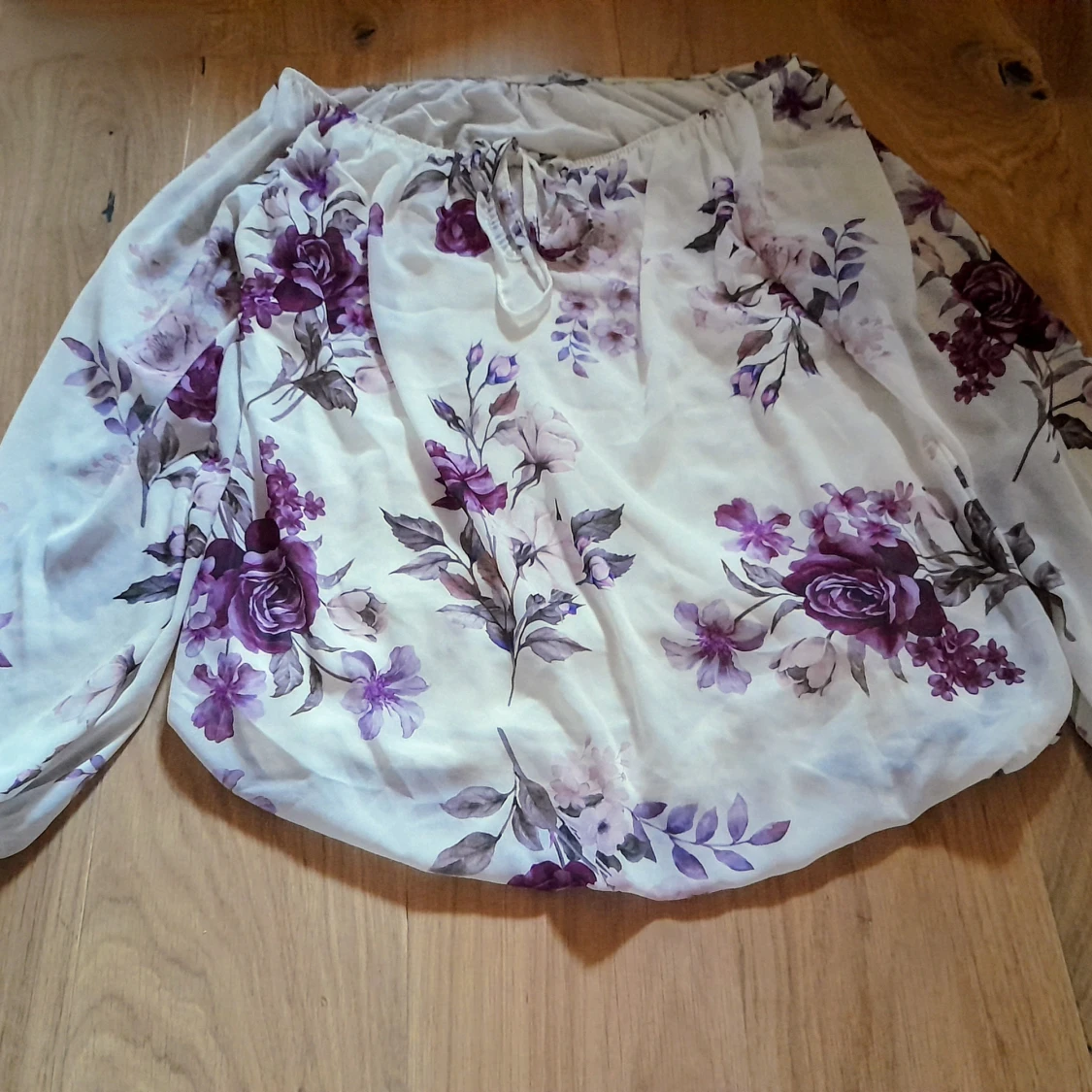 Nwot Hollys blus blommönster storlek S