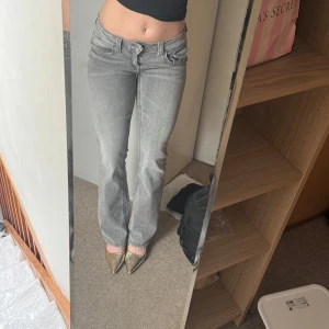 Lågmidjade jeans - Väldigt lågmidjade jeans💕 Storlek xs/s, köpta på plick och har ingen lapp🫶