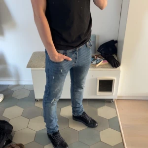 Jack and Jones  - Säljer ett par riktigt snygga jeans från jacka den Jones i modellen Glenn,  skriv om du har några frågor eller funderingar!!!