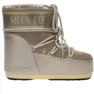 Beige Moon Boot med snörning - Knappt använda storlek 36/38