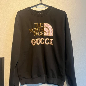 Hoodie - Säljer min feta hoodie då den inte används längre. Inga problem på den storlek M